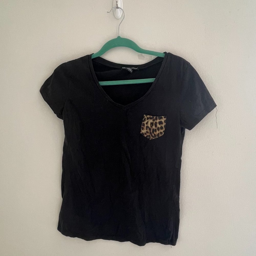 🌸 Women's V-Neck Tee with Animal Print Pocket,  Black, L